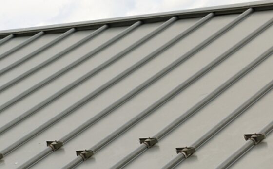 金属瓦棒葺き屋根