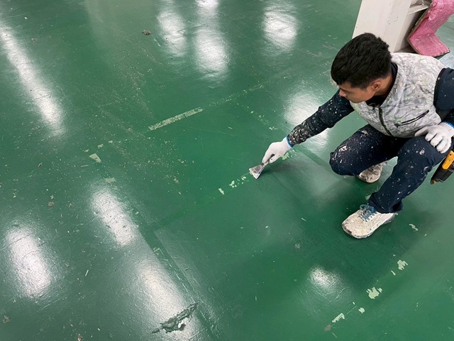 大阪府堺市・N社倉庫｜塗床工事_施工中 (2)