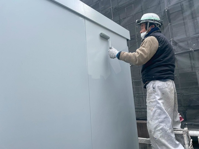 大阪府堺市・工場｜鉄骨塗装・キュービクル塗装工事_施工中 (4)