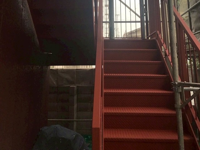 大阪府堺市・N社倉庫_鉄骨階段塗装_施工後 (3)