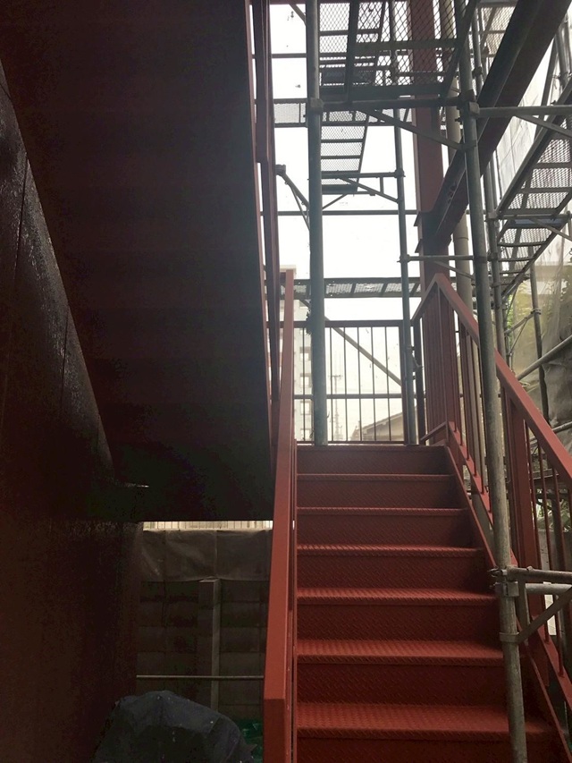 大阪府堺市・N社倉庫_鉄骨階段塗装_施工後 (1)