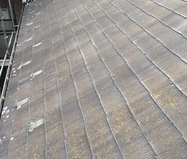 大阪府堺市　屋根塗装　下地処理　ひび割れ補修　縁切り　タスペーサー