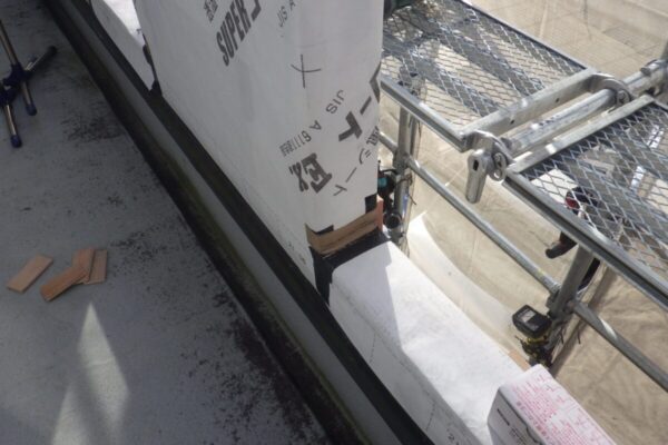 大阪府堺市　T様邸　ベランダの防水テープ貼り　建物は防水処理が重要！