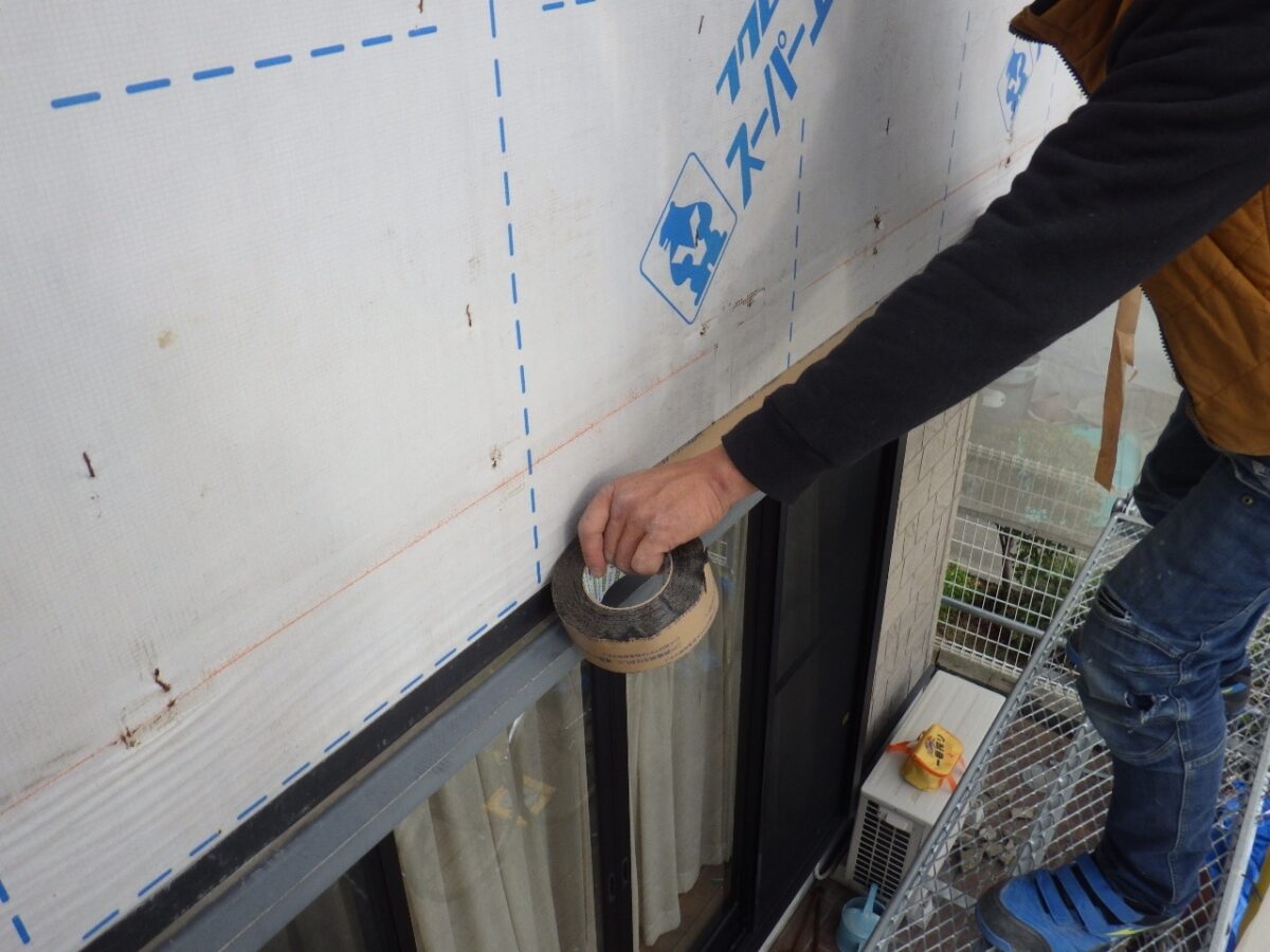 大阪府堺市　T様邸　開口部の防水テープ貼り　雨漏りの原因となりやすい窓