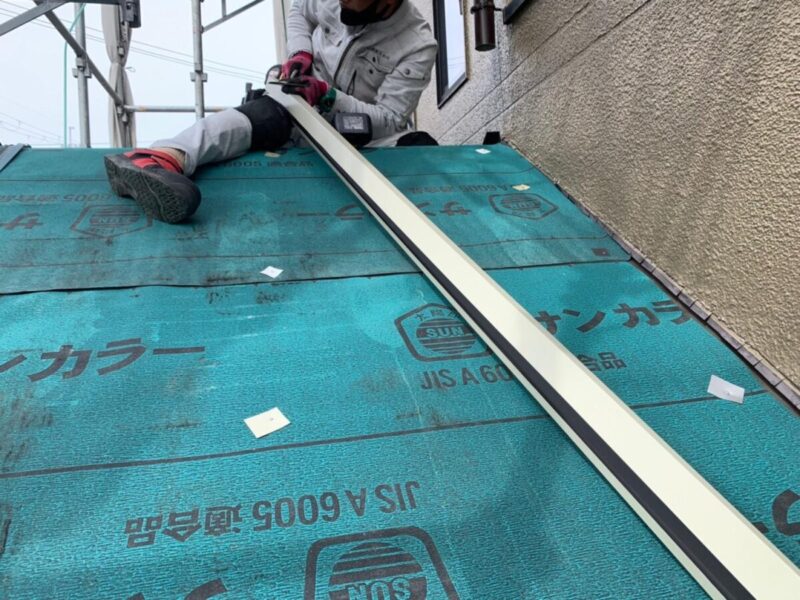 大阪府河内長野市　屋根カバー工事　雨押さえの取り付けを行いました！