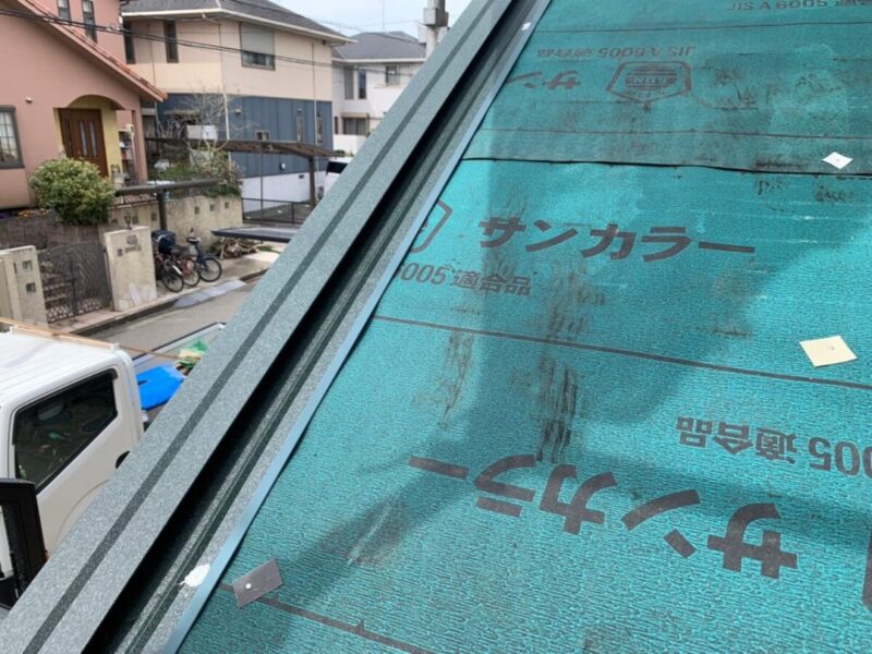 大阪府河内長野市　屋根カバー工事　水切りの取り付け
