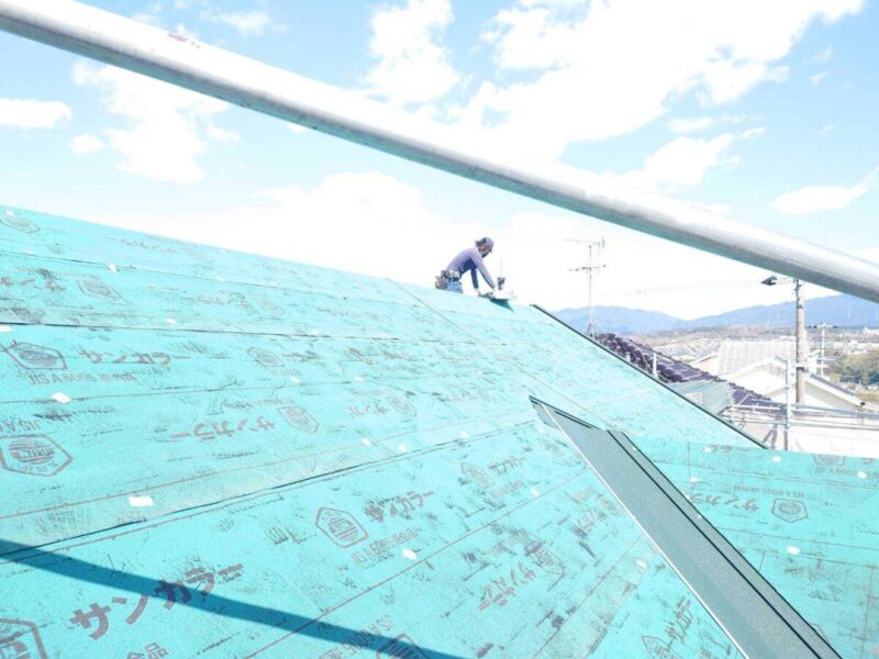大阪府河内長野市　屋根カバー工事　谷板金は雨漏りに注意！