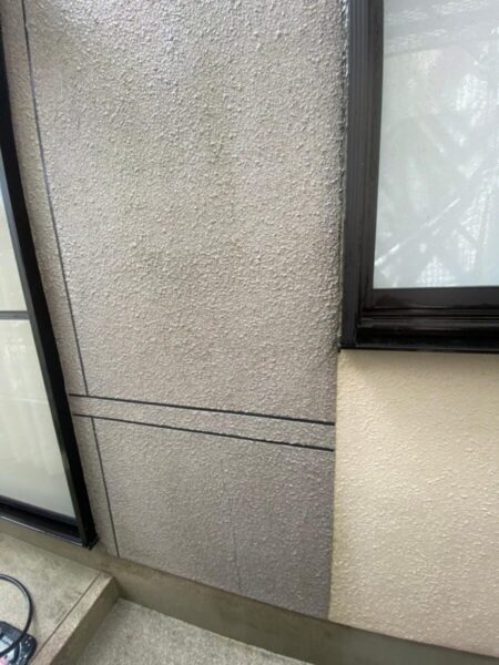 大阪府河内長野市　外壁塗装工事　外壁旧塗膜のサンダー掛け