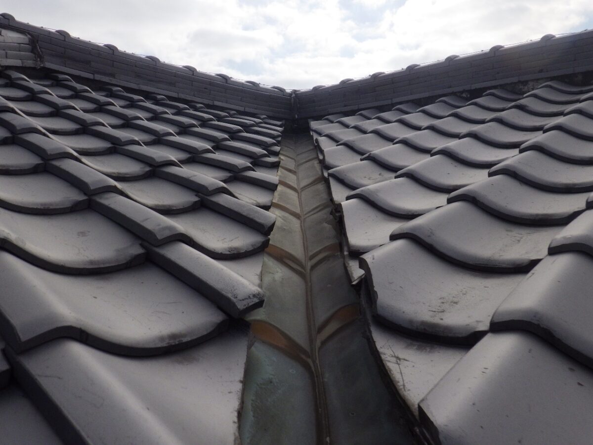 大阪府堺市　M様邸　瓦補修工事　天井や壁にある水染みは雨漏りのサイン？