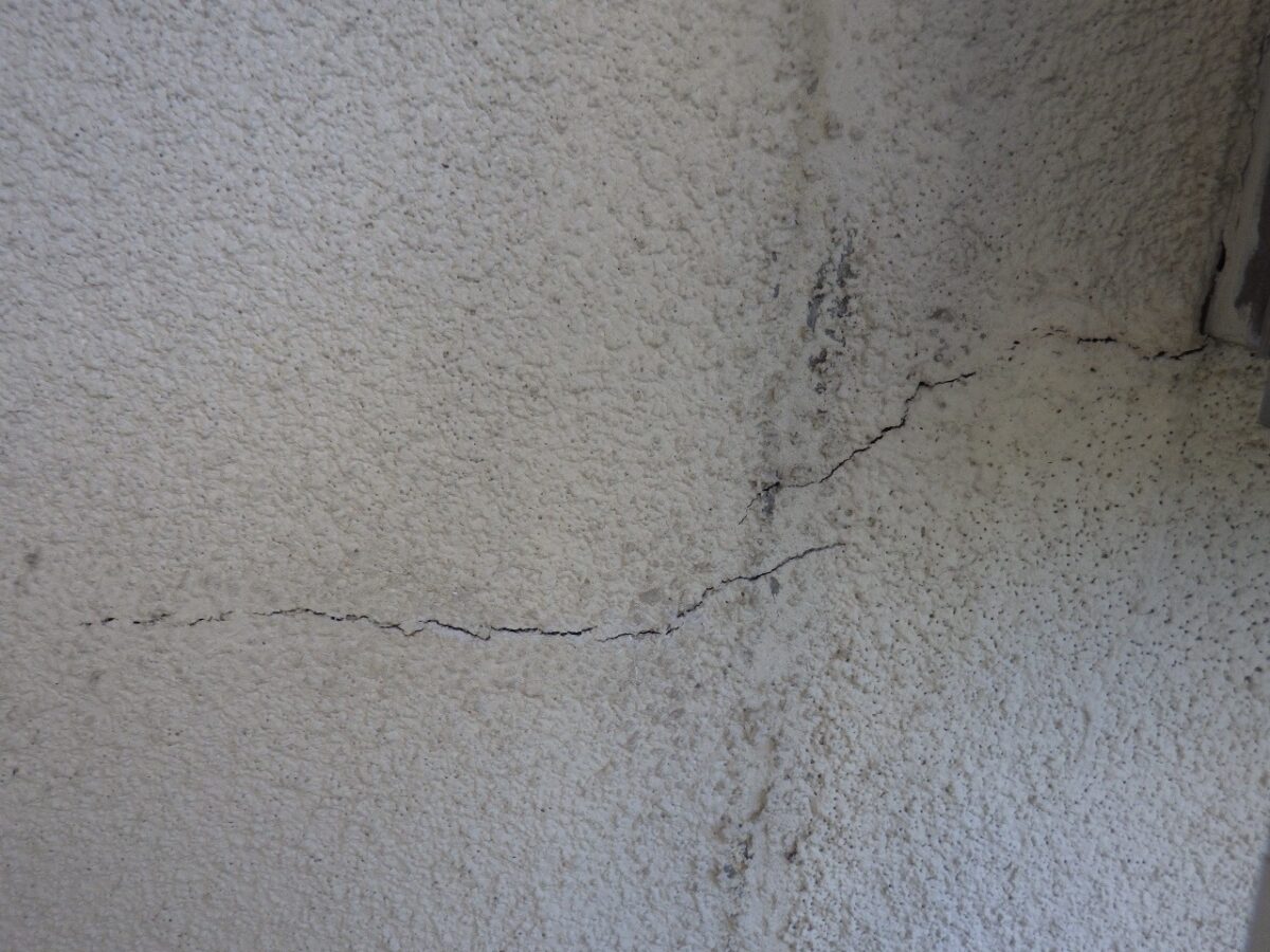 外壁塗装の劣化を放置するリスク