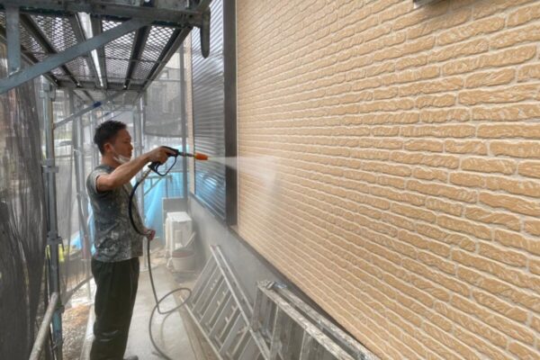大阪府堺市　T様邸　外壁塗装工事　塗装の密着性を上げる高圧洗浄