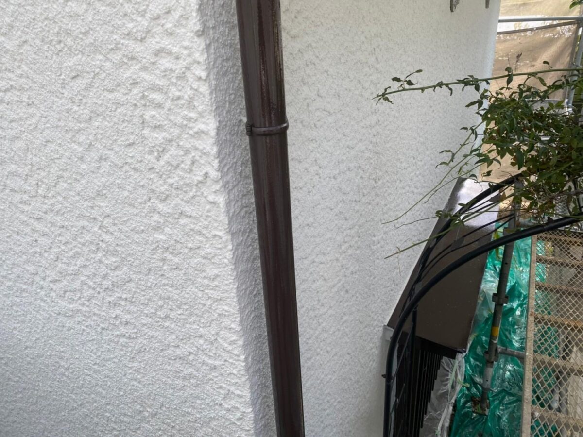 大阪府堺市　F様邸　外壁塗装工事　付帯部　雨樋の塗装を行いました！