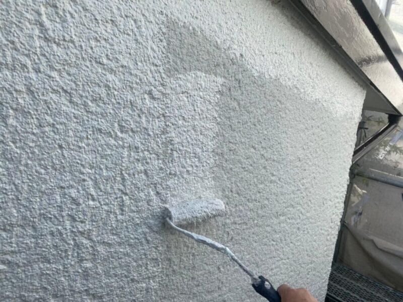 大阪府堺市　F様邸　外壁塗装工事　外壁の中塗り～上塗り　アートフレッシュ塗布