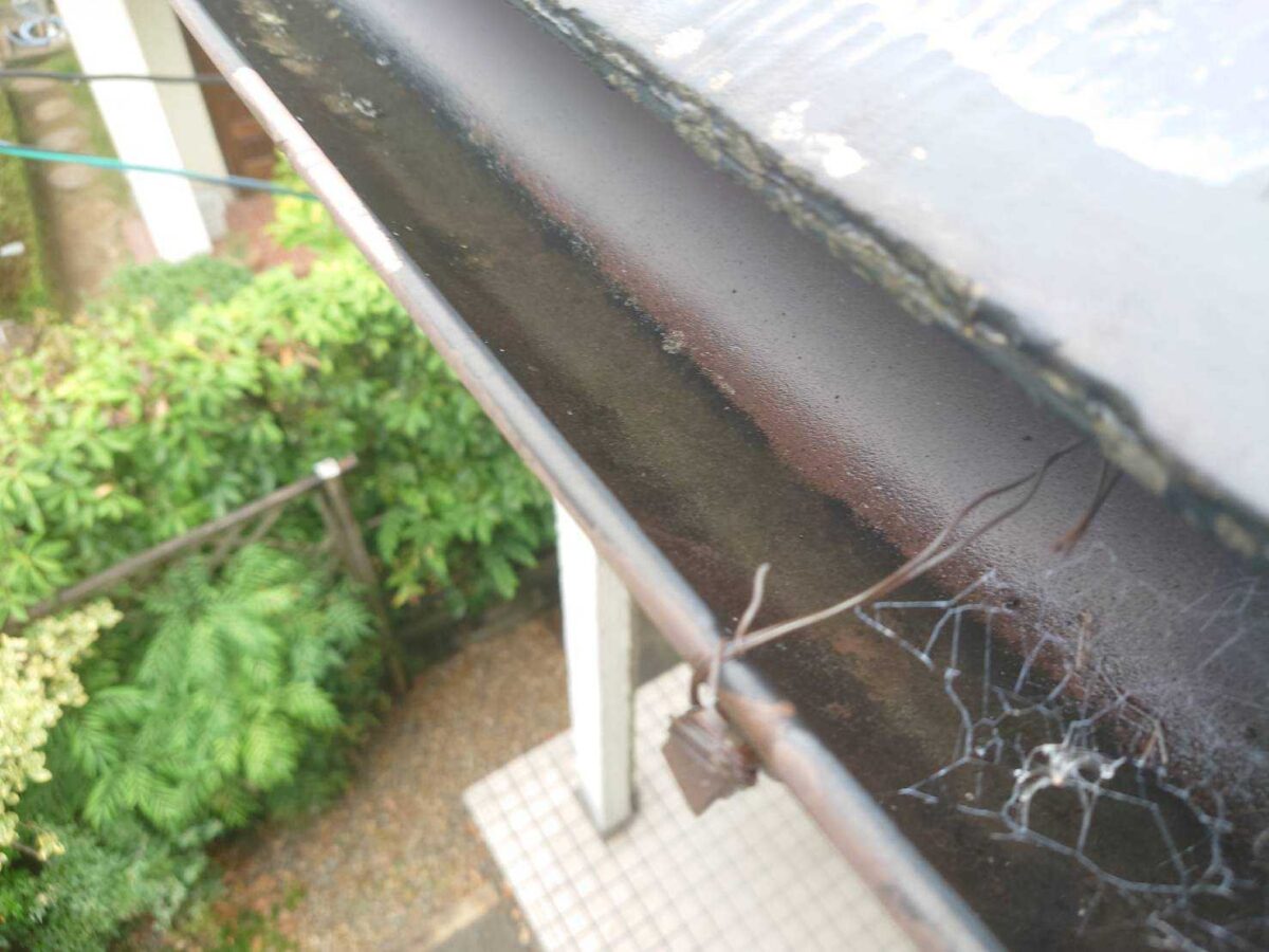 大阪府堺市　F様邸　外壁塗装工事　軒樋の銅線巻き