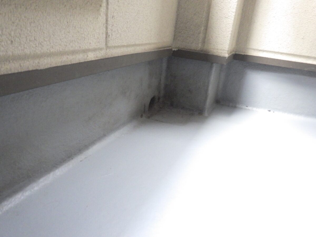 大阪府堺市　I様邸　屋根・外壁塗装工事　ベランダ防水の劣化症状