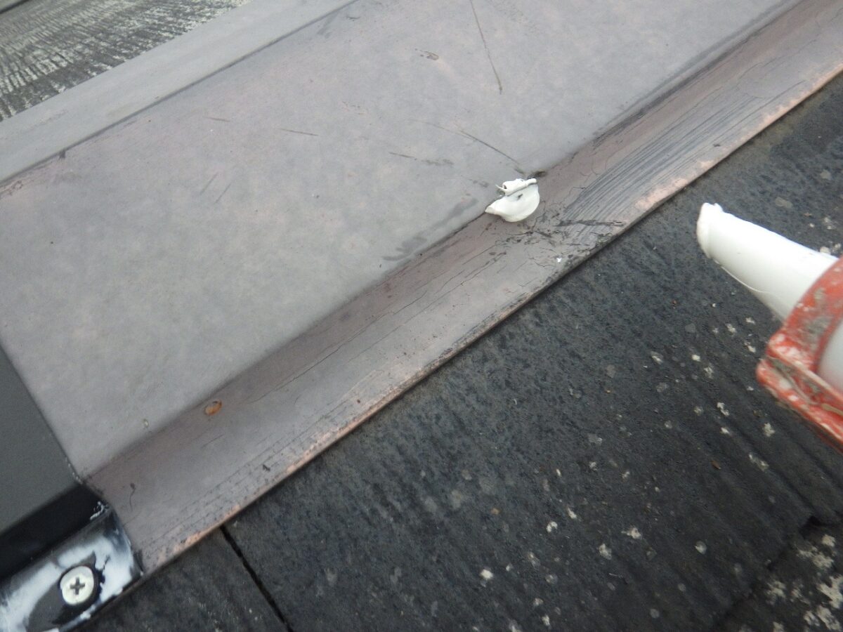 大阪府大阪狭山市　N様邸　屋根・外壁塗装工事　棟板金の釘打ち補修