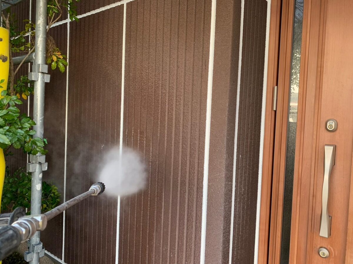 大阪府堺市　S様邸　外壁塗装工事　外壁と屋根の高圧洗浄を行いました！
