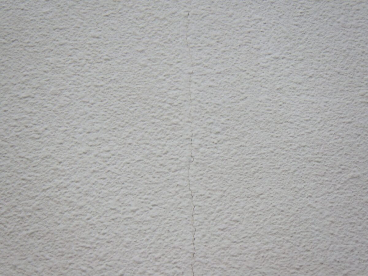 大阪府堺市 T様邸 外壁塗装・屋根修理工事　施工前　外壁クラックは早めに対処しましょう！