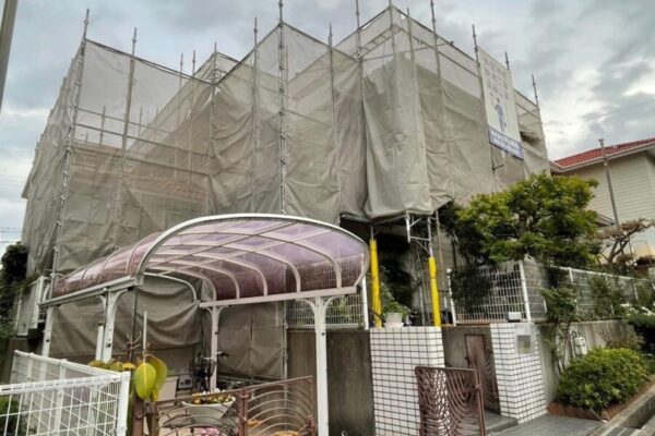 大阪府堺市　Y様邸　屋根・外壁塗装工事　足場設置と破風板の補修