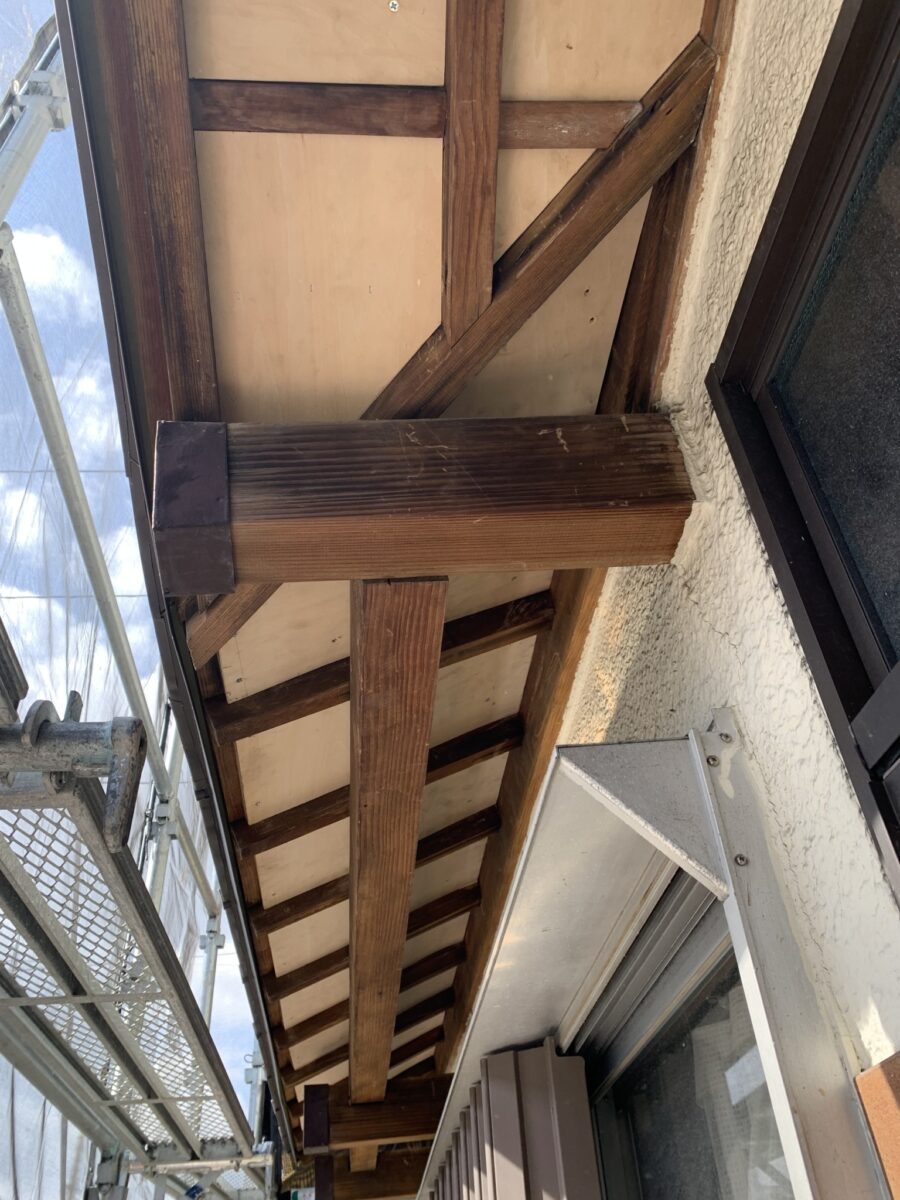 大阪府堺市　T様邸　外壁塗装・屋根修理工事　付帯部　軒天井の補修を行いました！