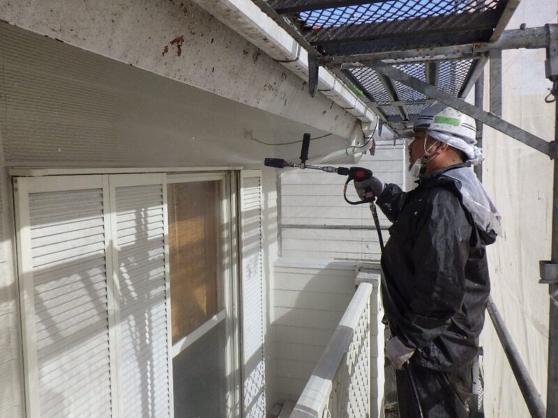 大阪府堺市　Y様邸　屋根・外壁塗装工事　外壁と付帯部の高圧洗浄