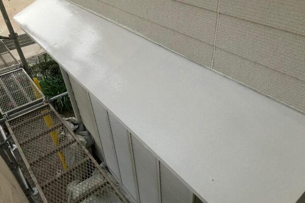 大阪府堺市　Y様邸　屋根・外壁塗装工事　付帯部　霧除け庇の塗装