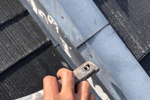 大阪府堺市　N様邸　屋根塗装・外壁塗装工事　施工前の屋根と屋根板金の補修工事
