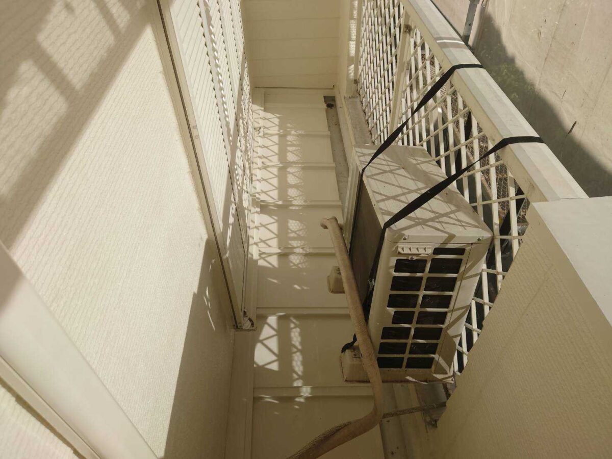 大阪府堺市　Y様邸　屋根・外壁塗装工事　付帯部　ベランダ床の鉄部仕上げ塗装
