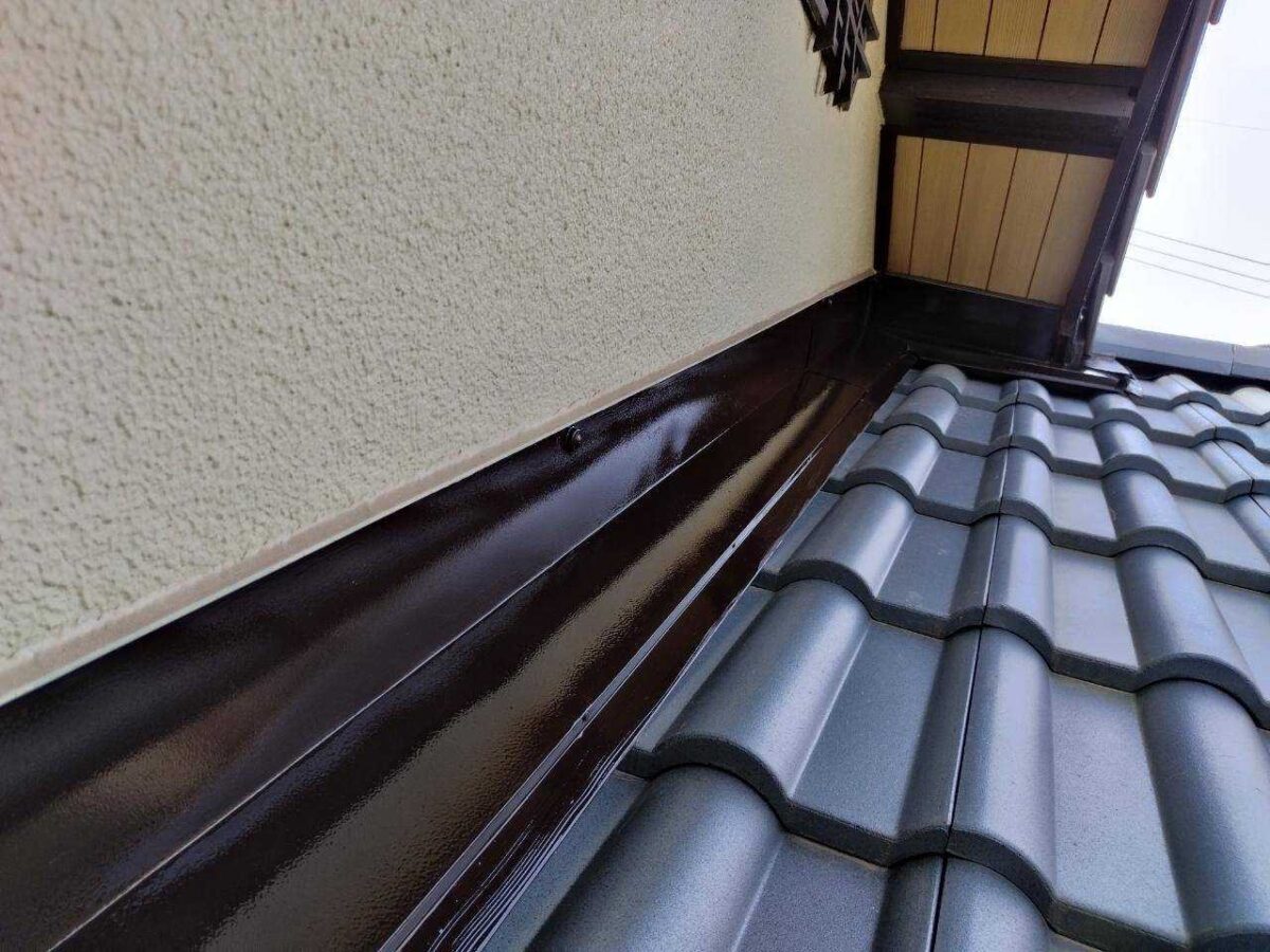 大阪府堺市　O様邸　外壁塗装工事　付帯部　屋根雨押さえの塗装