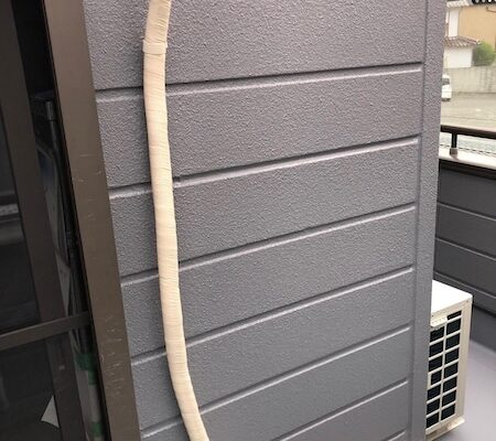 大阪府堺市　N様邸　屋根塗装・外壁塗装工事　エアコンホーステープの貼り替えとサドル固定