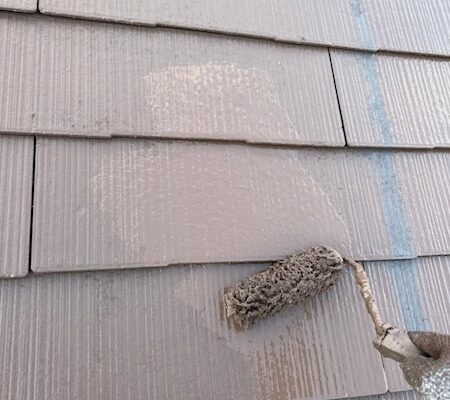 大阪府堺市　N様邸　屋根塗装・外壁塗装工事　屋根の上塗り　アレスダイナミックMUKI