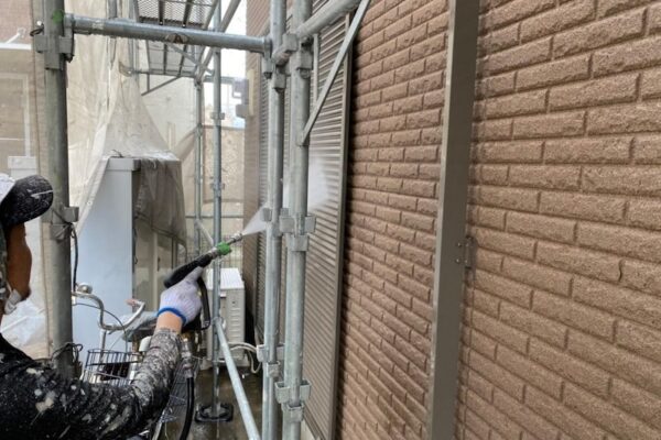 大阪府堺市　T様邸　外壁塗装工事｜高圧洗浄とはどんな工程？