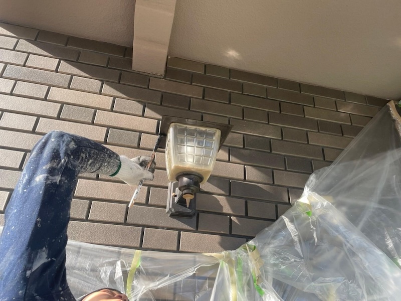 大阪府堺市　M様邸　屋根・外壁塗装工事　シャッターボックスと照明の塗装