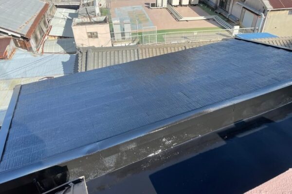 大阪府大阪市　K様邸　屋上塔屋の梯子の塗装とスレート屋根の塗装を行いました！