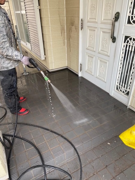 建物の汚れを落とす高圧洗浄｜大阪府堺市南区