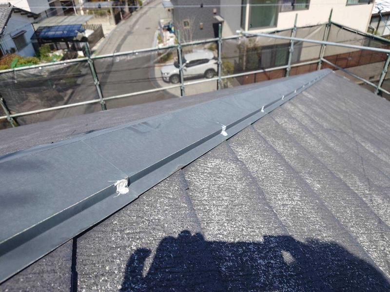 棟板金の下塗り 錆止めを塗装しました｜大阪府堺市