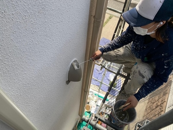給気口の取り合い部シール処理と上塗りを行いました｜大阪府堺市