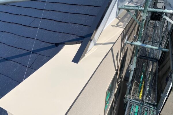 屋根付近にある天端の板金を塗装しました！｜大阪府堺市
