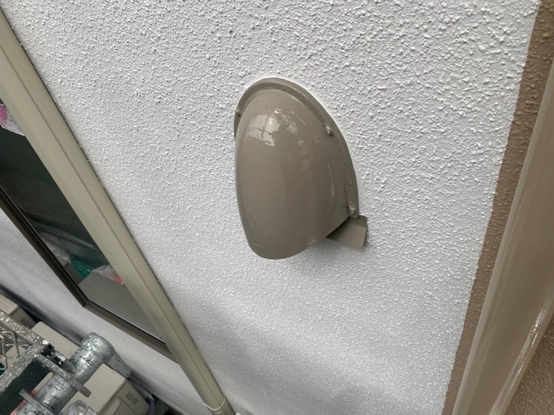 給気口の取り合い部シール処理と上塗りを行いました｜大阪府堺市