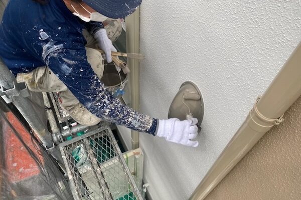 給気口の取り合い部シール処理と上塗りを行いました｜大阪府堺市