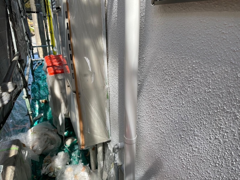 大阪府堺市｜縦樋を塗装 下地処理 ケレン〜上塗りまでをレポートします！