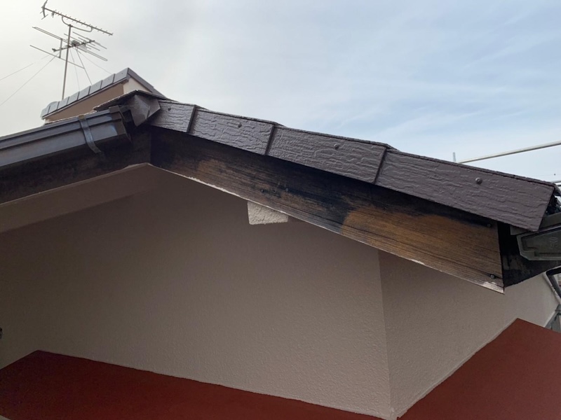 大阪府堺市南区｜破風板の下塗りに目止め木部用のプライマーを使いました