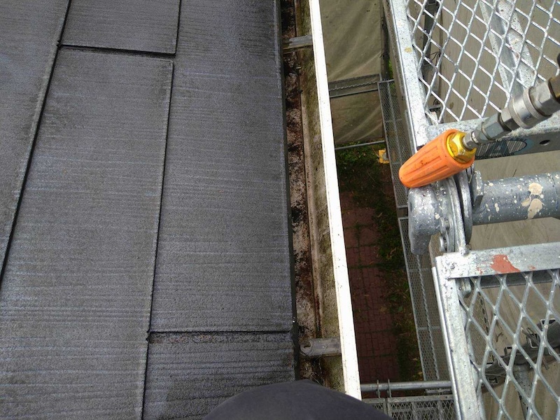 雨樋は定期的にチェック!ゴミが溜まっていたら清掃をお勧めします!