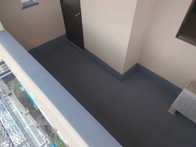 バルコニー防水工事 トップコートを塗装｜大阪府堺市南区