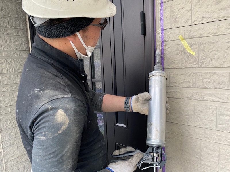 大阪府堺市北区｜玄関まわりと軒天井取り合い部のコーキング工事をレポート！