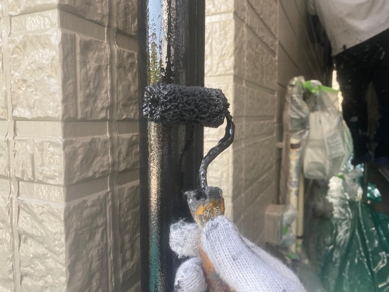 大阪府堺市北区｜縦樋をケレン〜上塗りまでレポート！