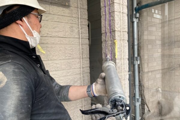外壁の目地コーキングを打ち替えました！万能型シーリングSRシールS70｜大阪府堺市北区