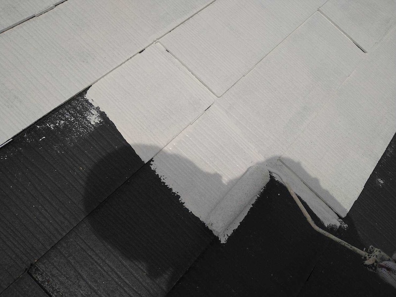 大阪府和泉市緑ヶ丘|スレートの下塗り ガイナマルチシーラーを塗布