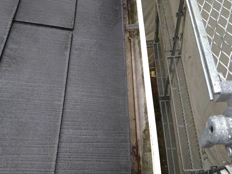 泥などで汚れていた軒樋を屋根と一緒に洗浄しました!|大阪府和泉市緑ヶ丘