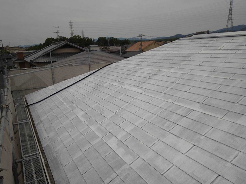 大阪府和泉市緑ヶ丘|スレートの下塗り ガイナマルチシーラーを塗布